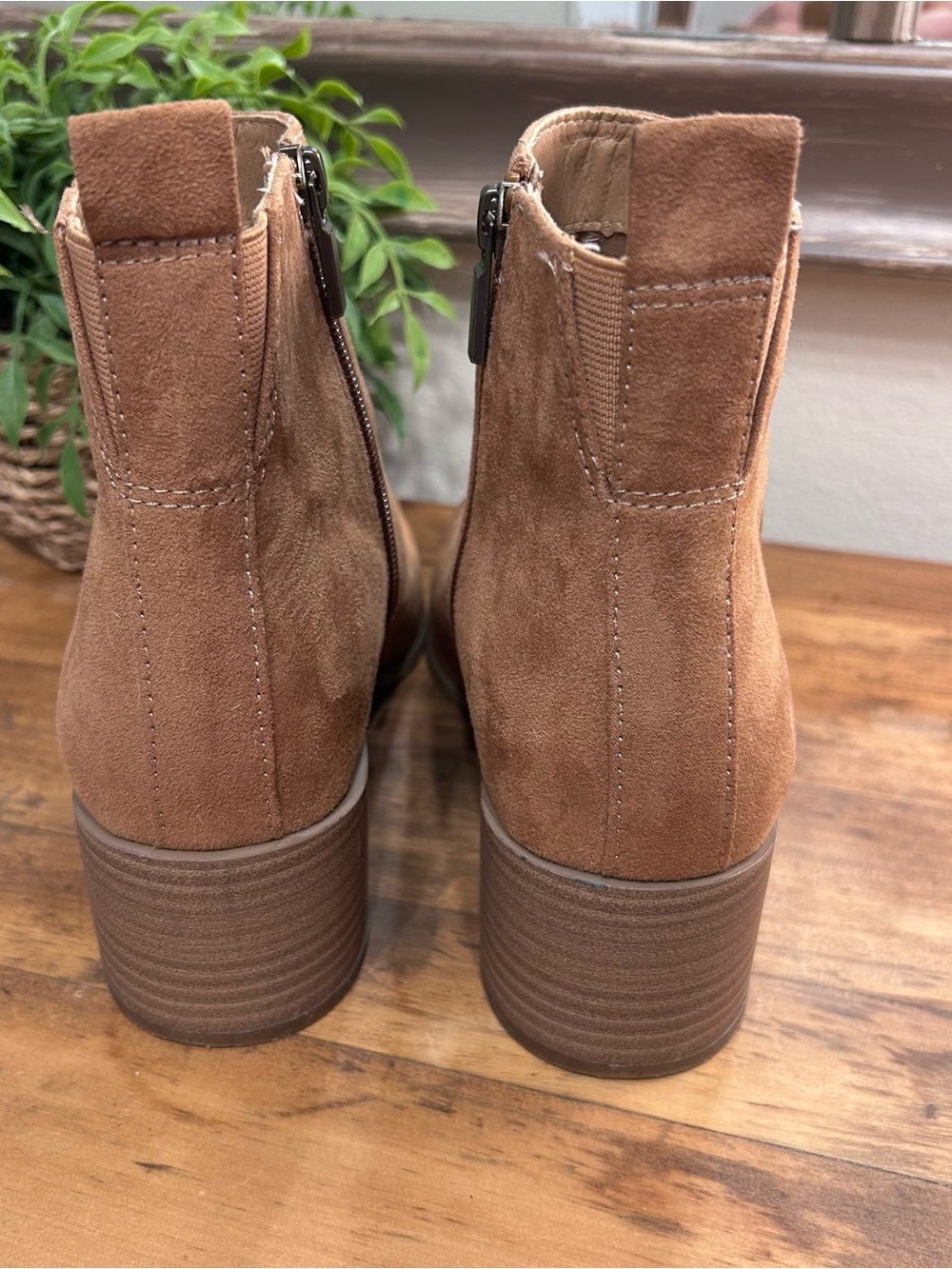 Universal Thread Women’s Cognac Faux Suede Pointed Toe 2” Heel 7.5 Ankle Boot - Picture 3 of 6